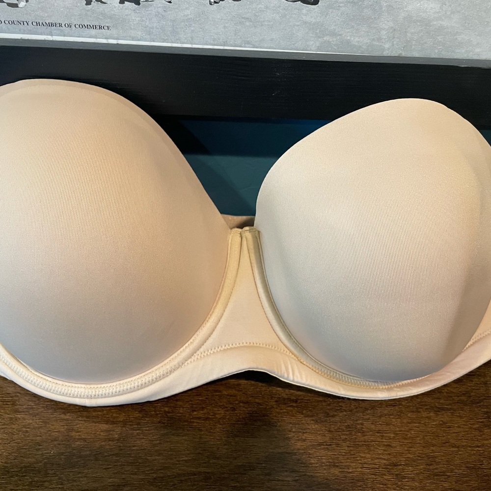 wacoal strapless bra. 42DDD. Never worn.